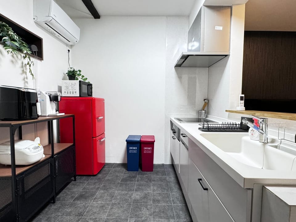 和居 九鶴 開放感あふれるリビング 中心地からのアクセス良好 Apartment in Osaka