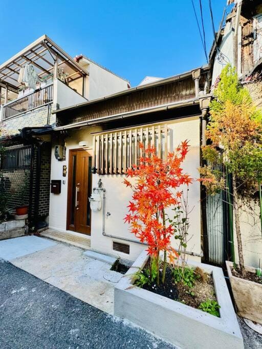 和居 霊羽 日本の伝統を感じる趣ある邸宅 Apartment in Osaka
