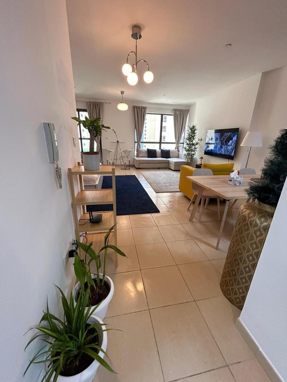 TV and multimedia, Living room, Seating area, Dining area