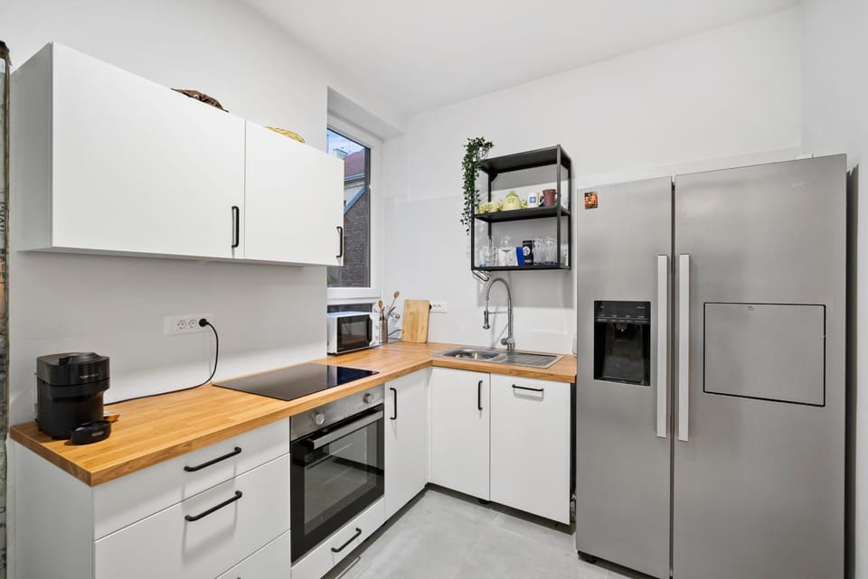 Coffee/tea facilities, Kitchen or kitchenette, dishwasher, microwave, oven, stove