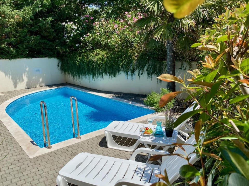 Garden, Garden, Garden view, Pool view, Swimming pool, Swimming pool, sunbed