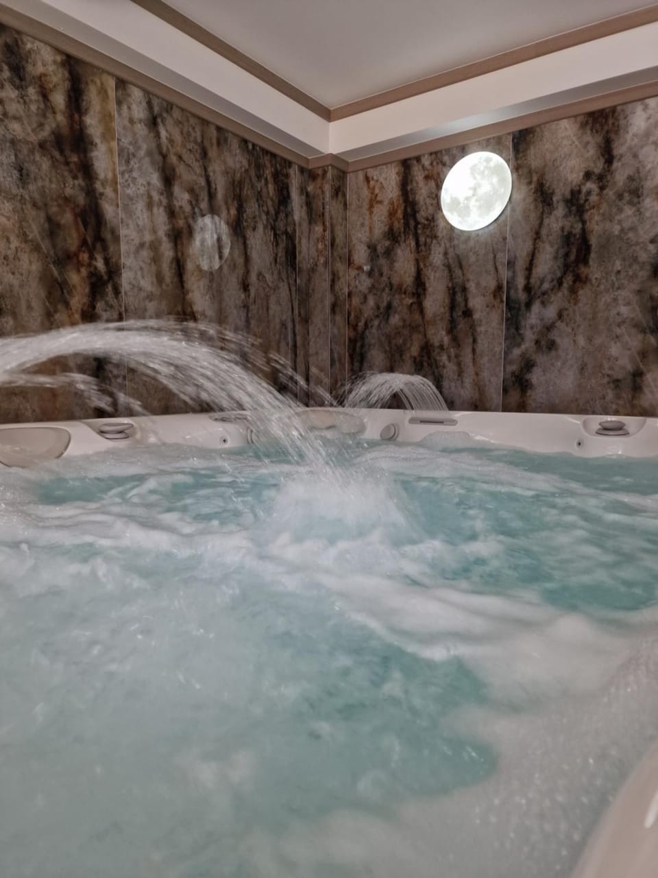 Hot Tub, Spa and wellness centre/facilities