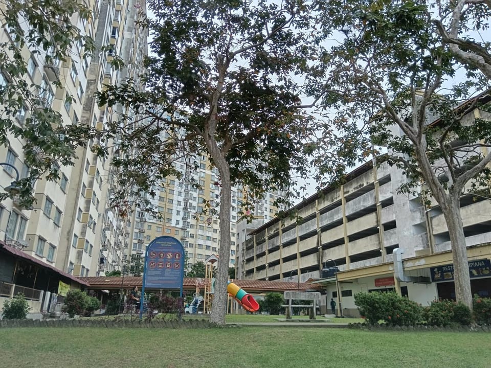 Nicely furnished with pool at Serdang Raya Apartment in Federal Territory of Kuala Lumpur