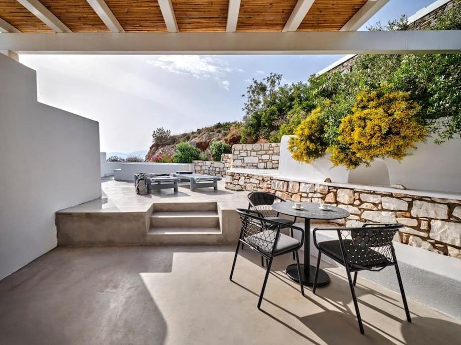 Iris House House in Paros, Greece