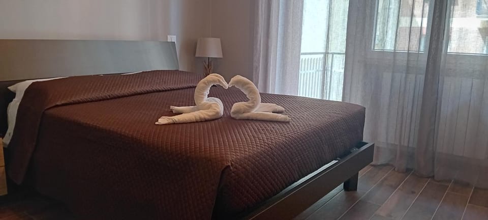 Bedroom, internet