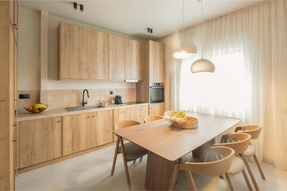 Dining area, minibar, kitchen
