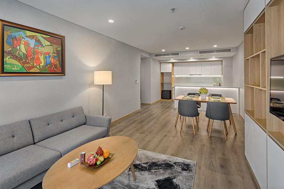 Kitchen or kitchenette, Living room, Food and drinks, Seating area, Dining area, Food, minibar, oven, pet friendly, stove