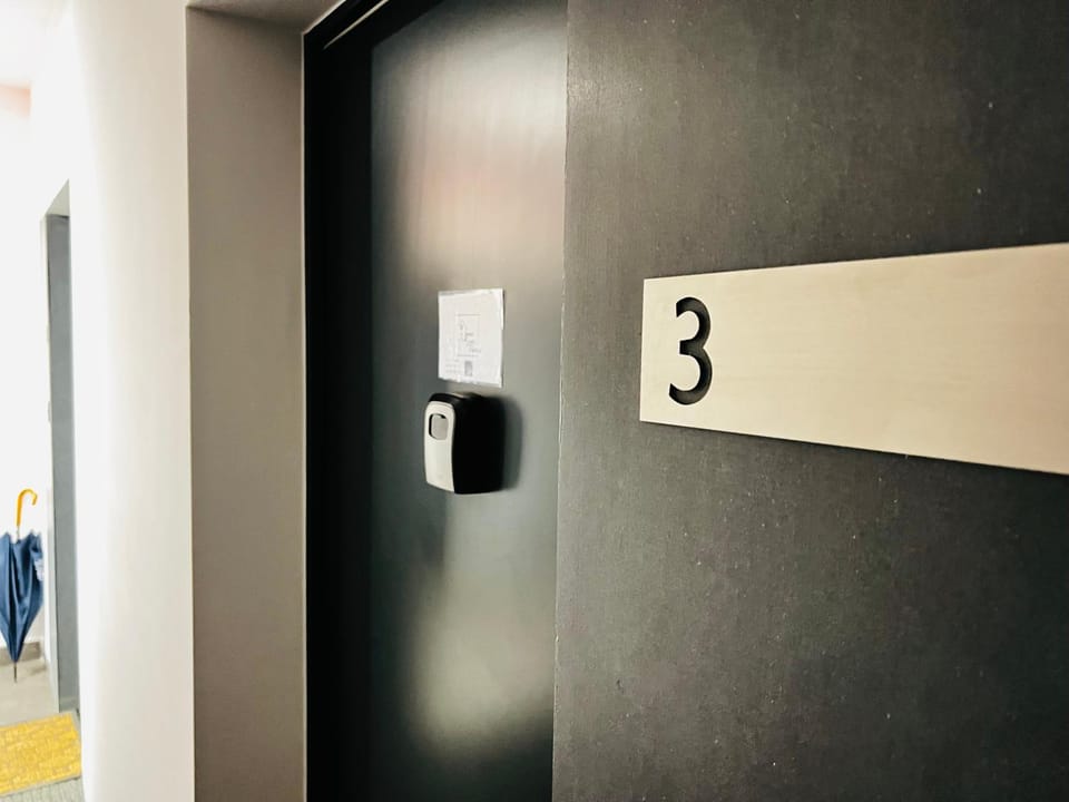 Filmowa kawalerka z uroczym tarasem i garażem podziemnym Apartment in Warsaw
