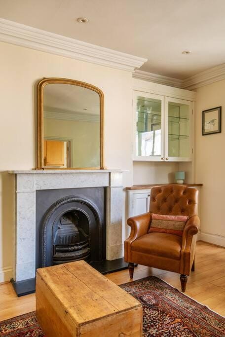 3BR Apt 5 min to BrightonStation Apartment in Brighton