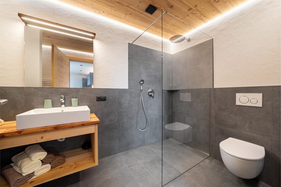 Bathroom, Living room