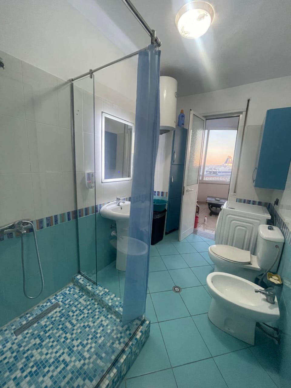 Shower, Toilet, Bathroom, bidet, towels
