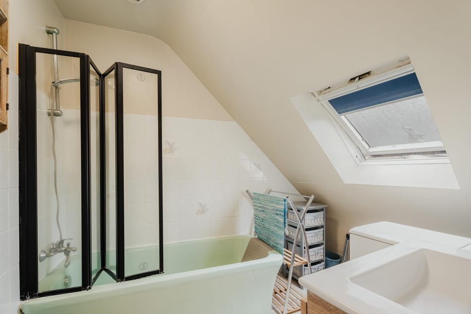 Property building, Bathroom, Living room