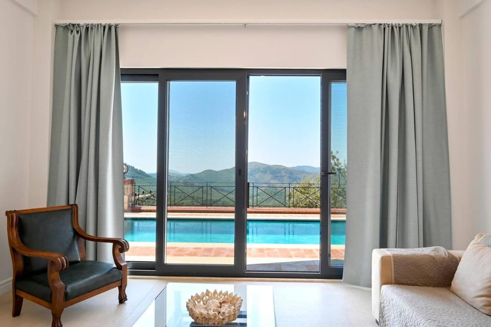 Living room, Pool view