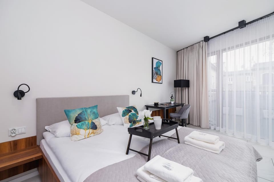 Bed, Photo of the whole room, Seating area, Bedroom, towels