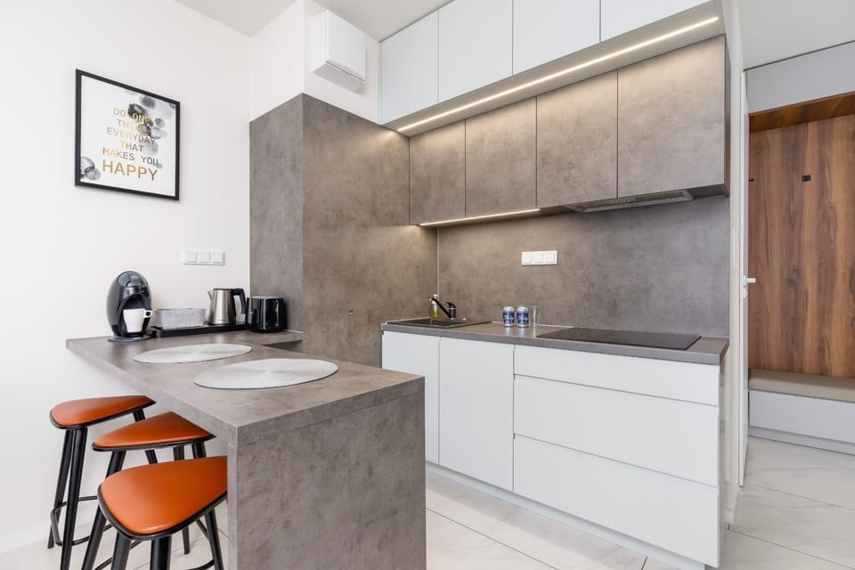 Kitchen or kitchenette, Dining area, stove