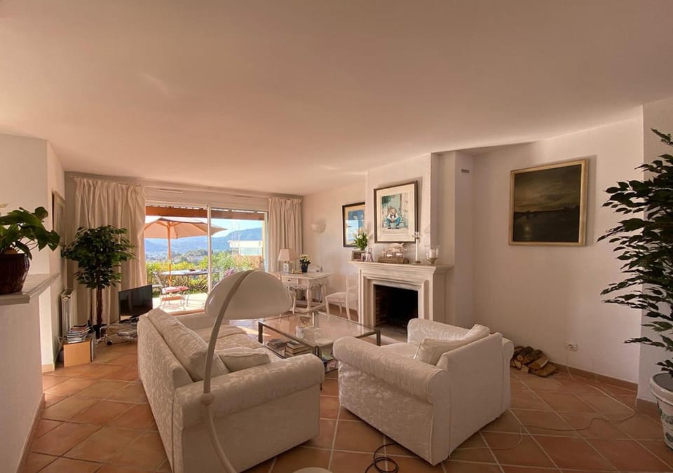 Living room, Seating area, Dining area, Food, Mountain view, Sea view, fireplace