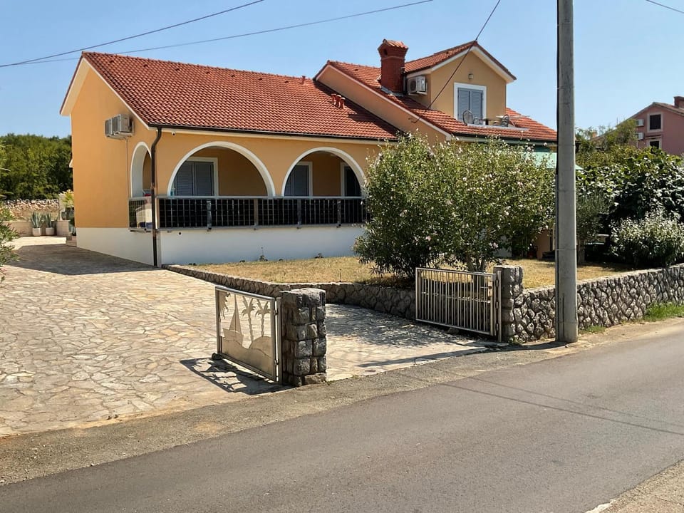 Property building, Street view