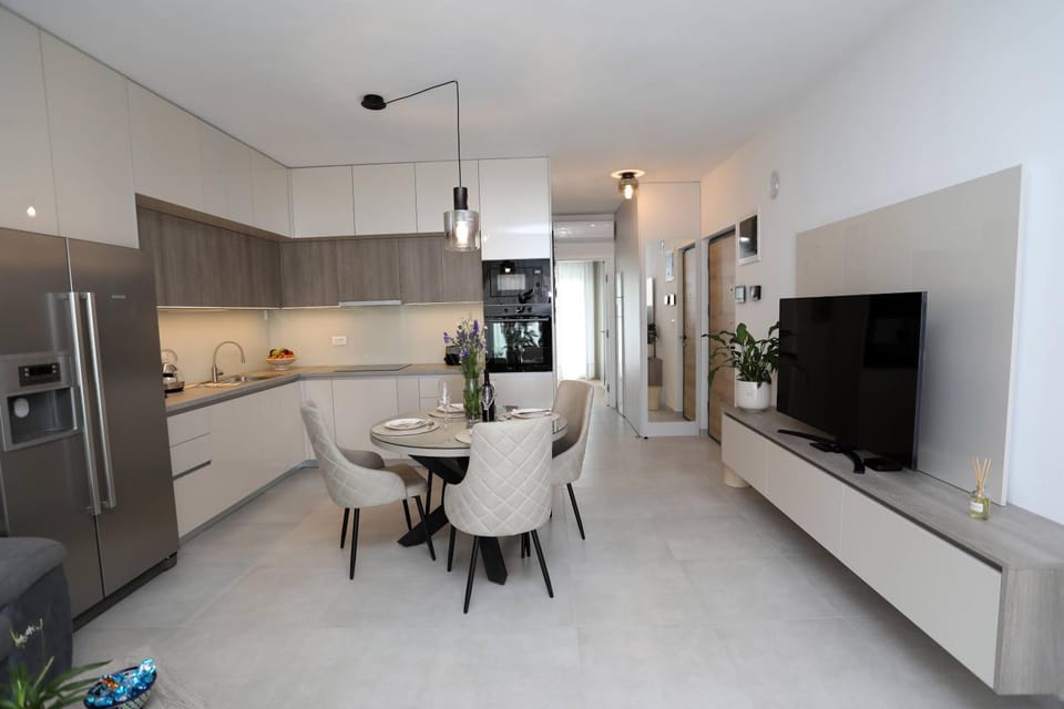 TV and multimedia, Kitchen or kitchenette, Living room, Dining area, oven