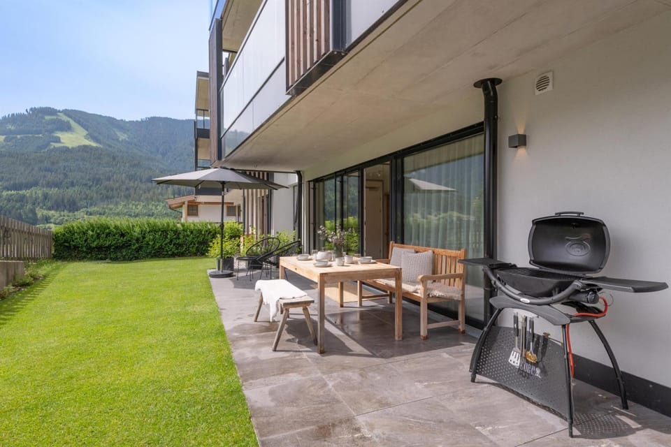 Day, Natural landscape, BBQ facilities, Garden, Balcony/Terrace, Dining area, Garden view, Mountain view