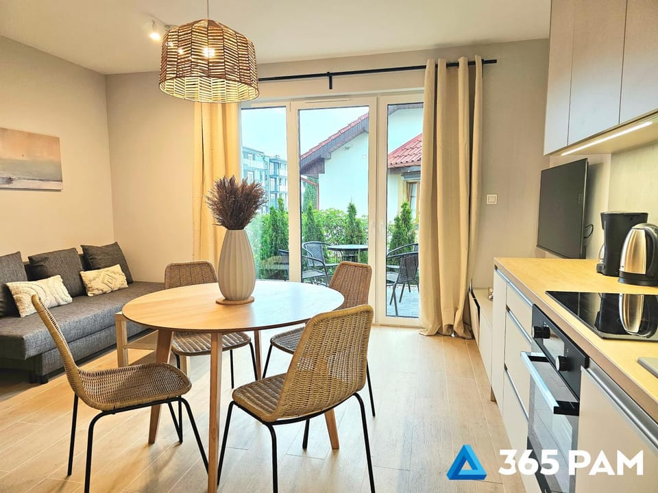 Kitchen or kitchenette, Living room, Seating area, Dining area, stove