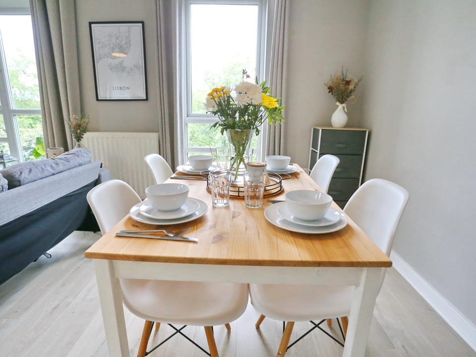 Living room, Seating area, Dining area