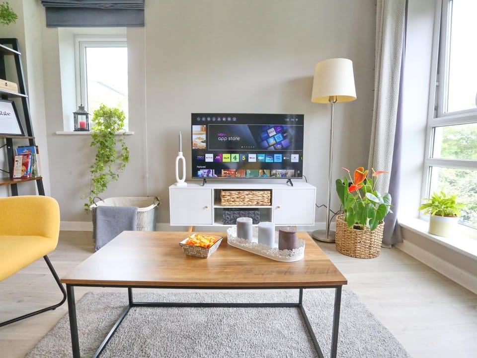TV and multimedia, Coffee/tea facilities, Living room, Seating area, Dining area