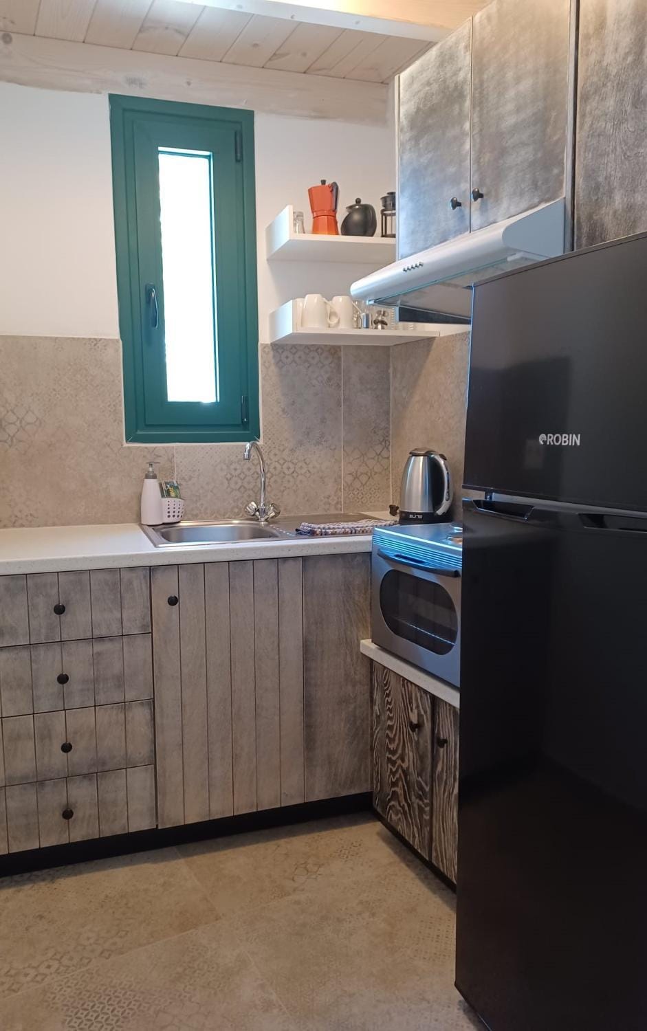 Kitchen or kitchenette, kitchen