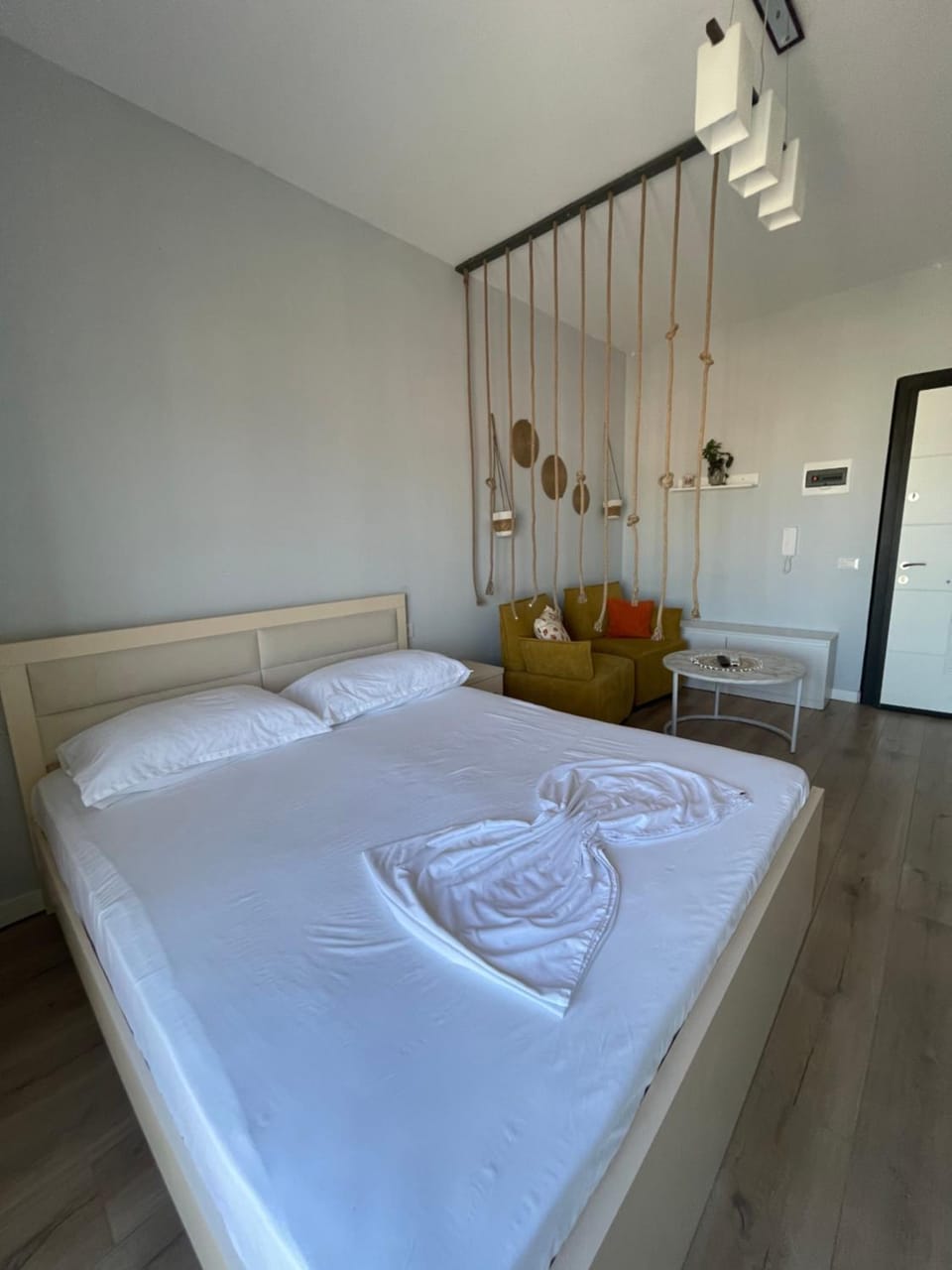 Bed, Photo of the whole room, Bedroom, towels