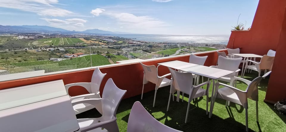 Restaurant/places to eat, Balcony/Terrace, Lounge or bar, Area and facilities