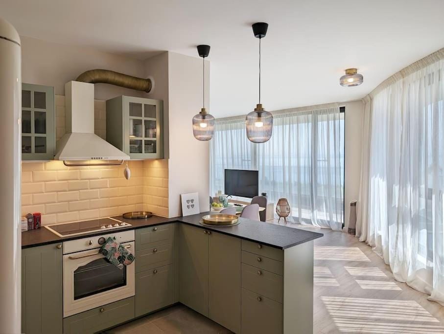 TV and multimedia, Coffee/tea facilities, Kitchen or kitchenette, oven