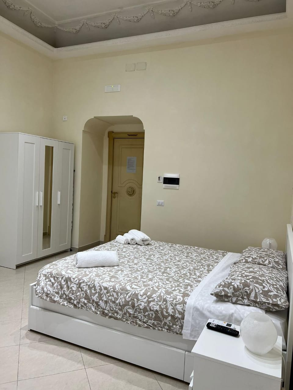 Bed, Photo of the whole room, Bedroom, wardrobe