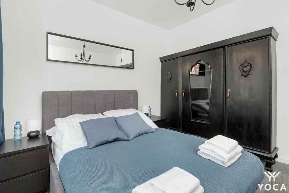 Bed, Photo of the whole room, Bedroom, towels, wardrobe