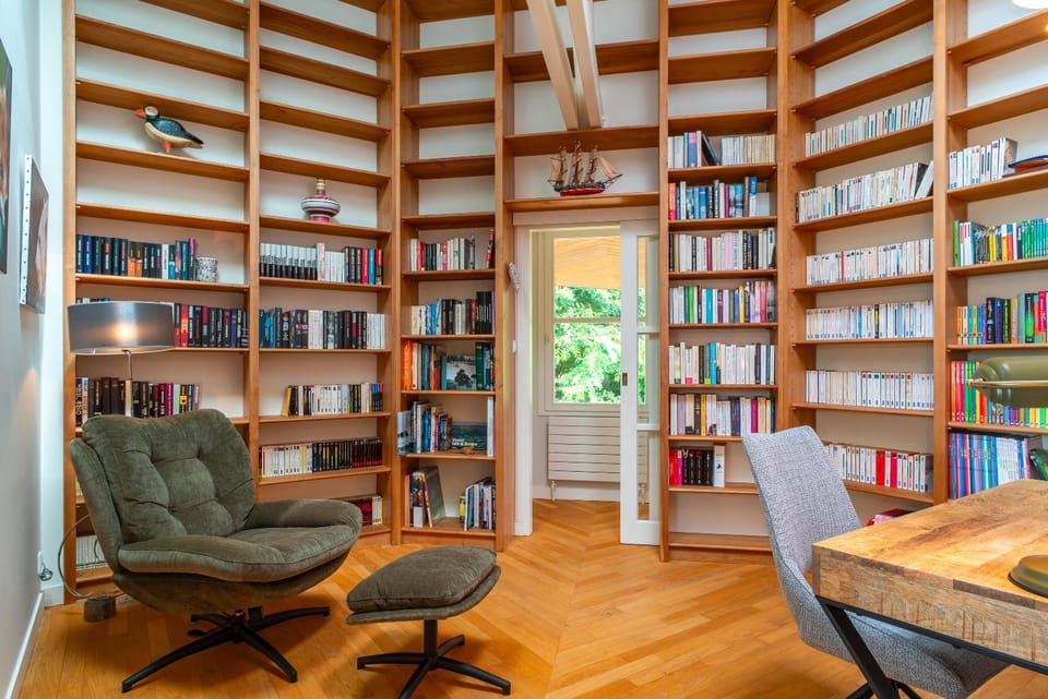 Library, Seating area