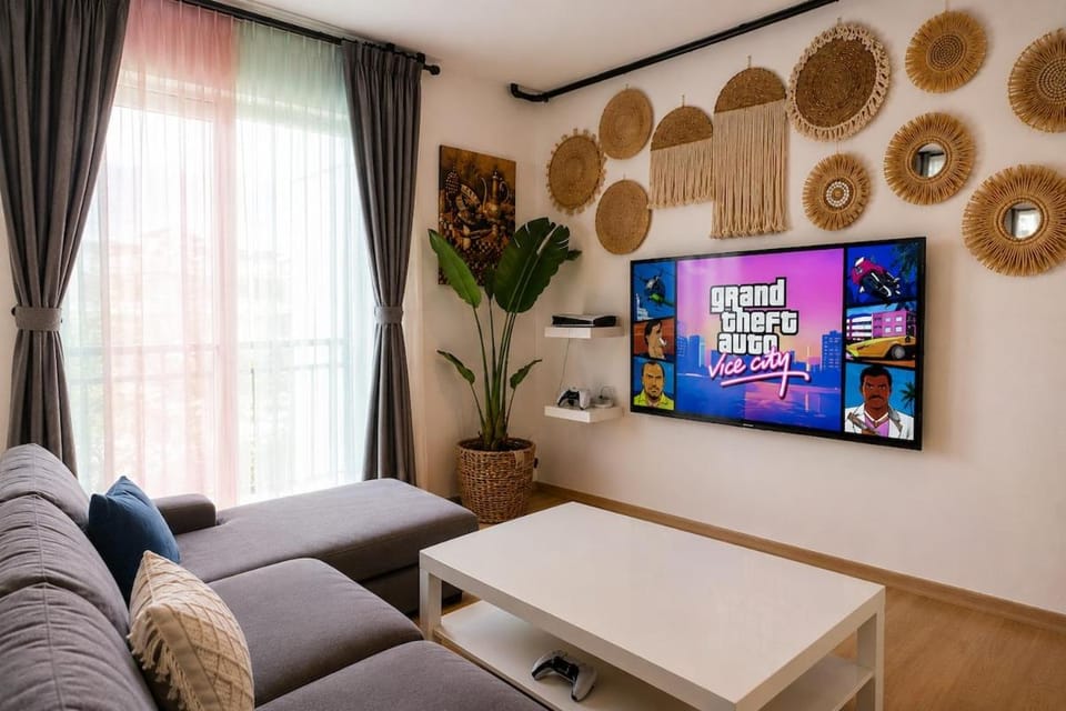 Communal lounge/ TV room, TV and multimedia, Living room, Seating area, Evening entertainment