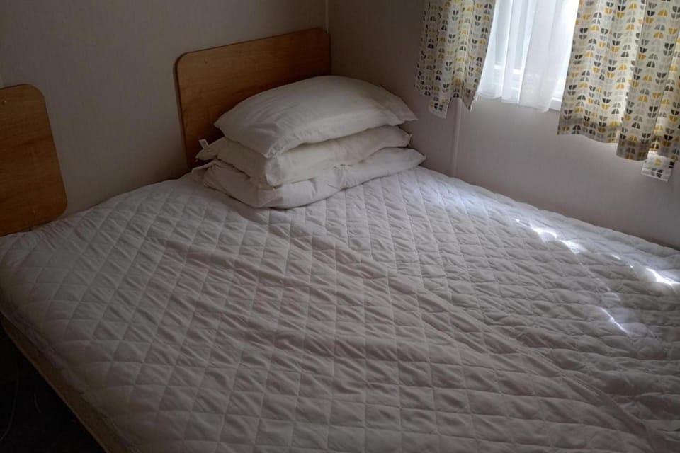 Sleeps 6 Pets Allowed & Free Parking House in Weymouth