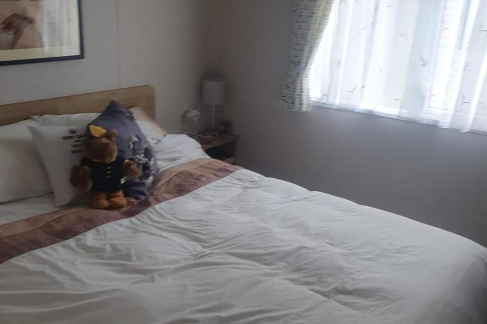 Sleeps 6 Pets Allowed & Free Parking House in Weymouth