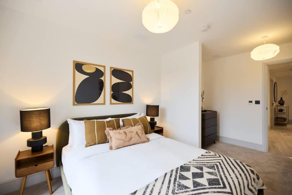 The South Wimbledon Place - Adorable 2BDR Flat with Balcony Apartment in London