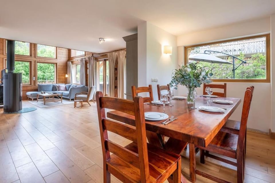 Chalet Les Granges - 4 Bedrooms with Jacuzzi and BBQ - By Cozee Rentals Chalet in Les Houches