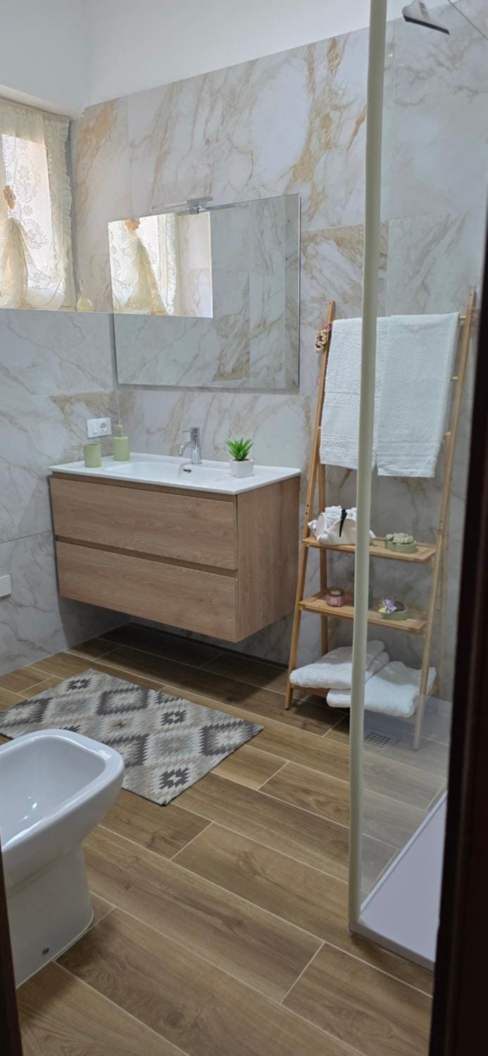 Shower, Bathroom, towels