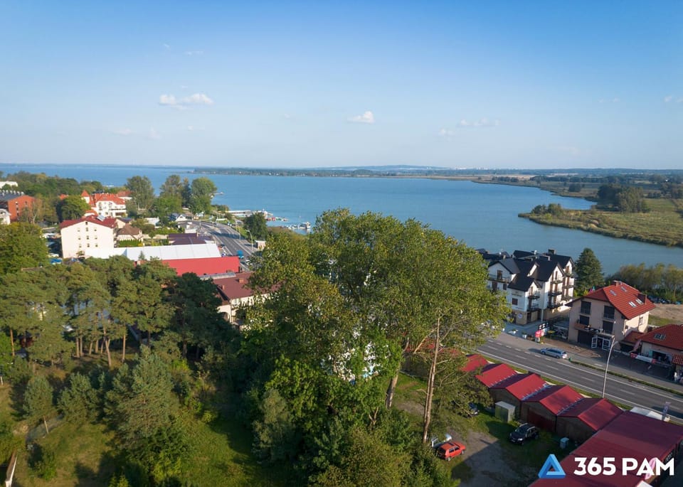 Day, Neighbourhood, Natural landscape, Bird's eye view, Lake view, Location