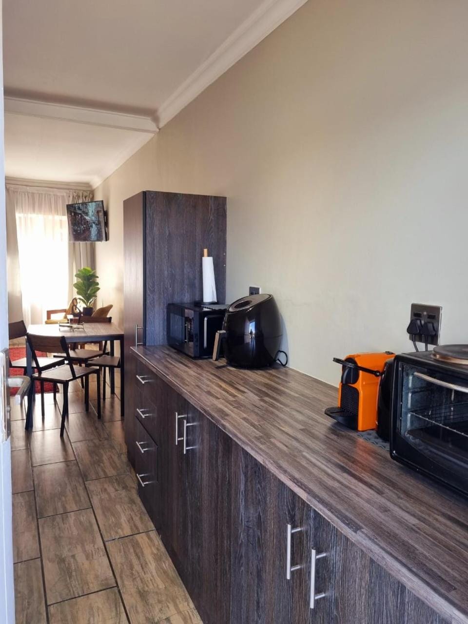 Coffee/tea facilities, Kitchen or kitchenette, Dining area
