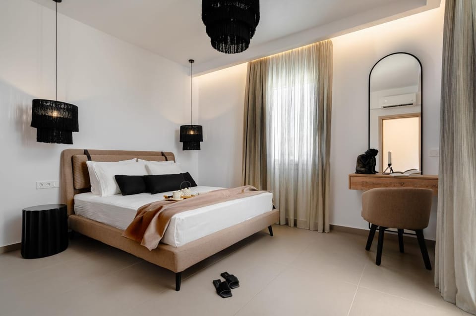 Bed, TV and multimedia, Photo of the whole room, Bedroom