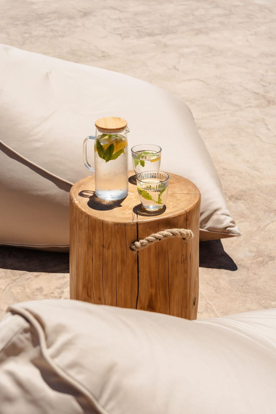 Food and drinks, Seating area, Food
