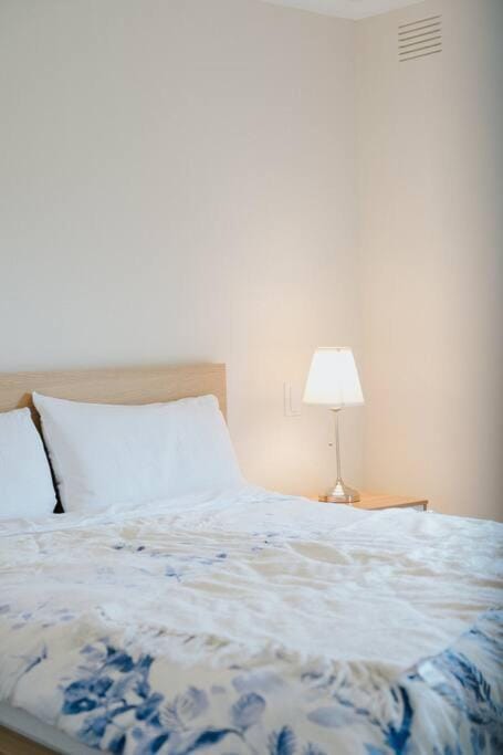 2 Bedroom Home Mornington Walking to Beach House in Mornington
