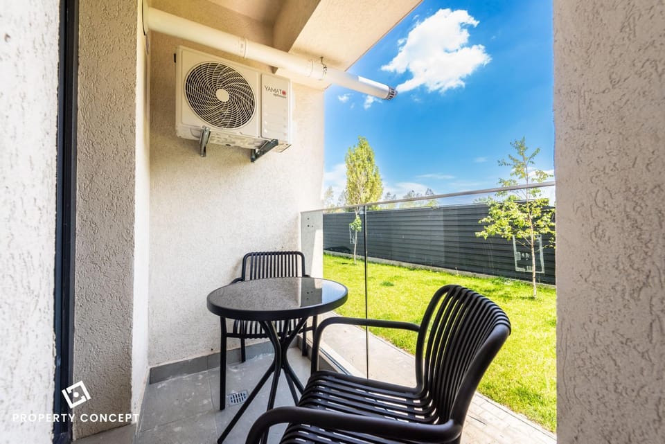 Patio, Day, Balcony/Terrace