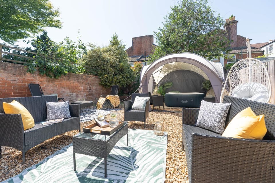 Open Mind Property - HotTub, 8 Beds & 2 Car Spaces House in Portsmouth
