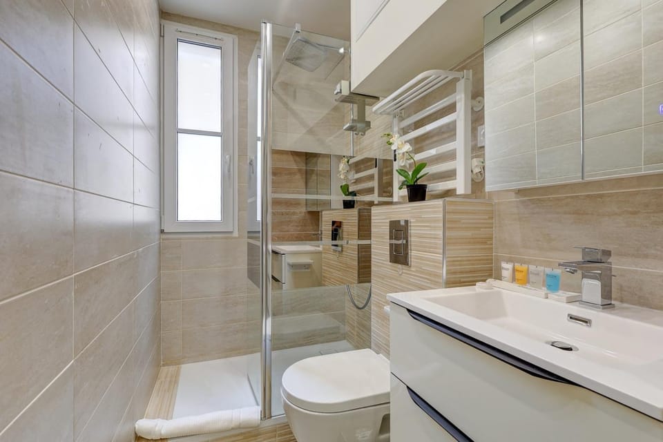 Shower, Toilet, Bathroom