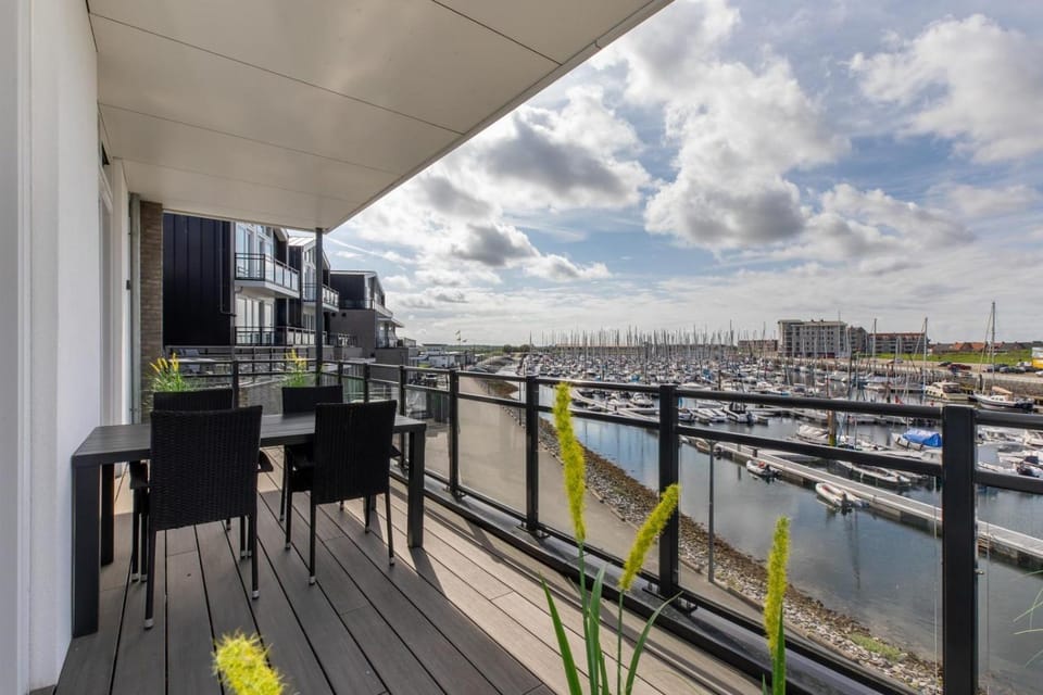 Vakantiewoning aan het water - met 2 balkons - Vista Maris - Nr 38 Apartment in Zeeland, Netherlands