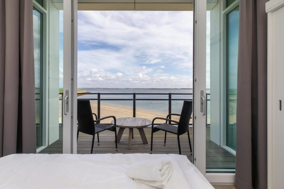 Vakantiewoning aan het water - met 2 balkons - Vista Maris - Nr 38 Apartment in Zeeland, Netherlands