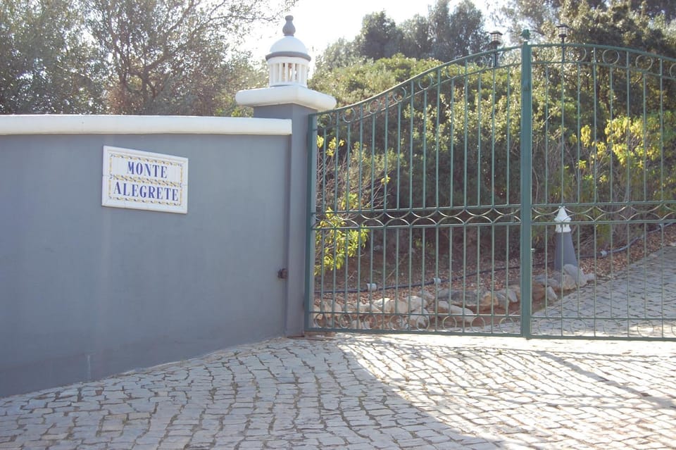 Charmante Villa mit 3 Schlafzimmer und Blick zum Meer House in Faro District